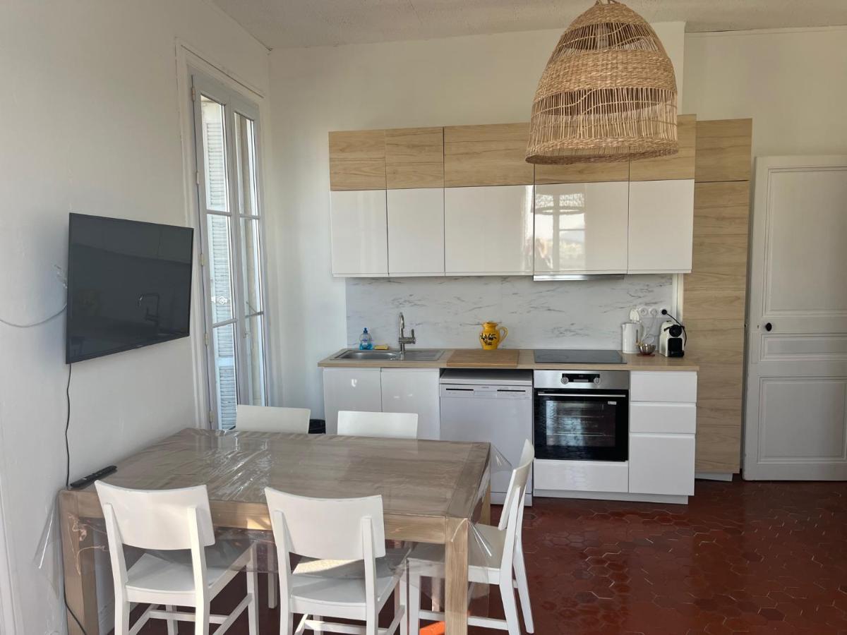 Appartement Hyeres - Centre Ville 3 Chambres 6 Personnes 4Eme Etage Escalier - Sebastien Claire Exteriör bild