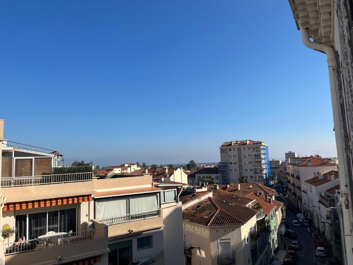 Appartement Hyeres - Centre Ville 3 Chambres 6 Personnes 4Eme Etage Escalier - Sebastien Claire Exteriör bild