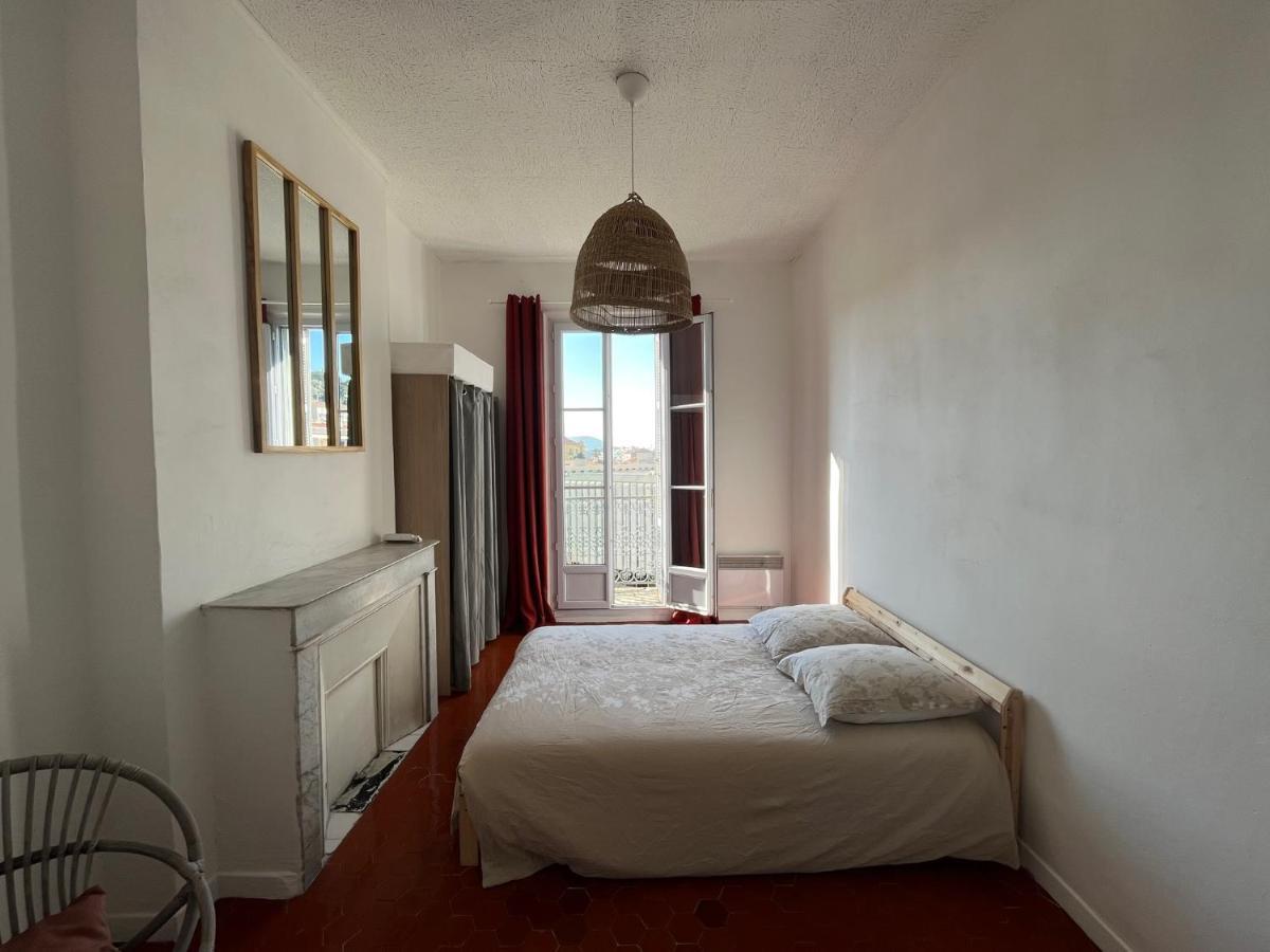 Appartement Hyeres - Centre Ville 3 Chambres 6 Personnes 4Eme Etage Escalier - Sebastien Claire Exteriör bild